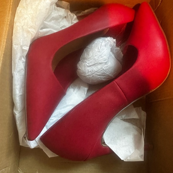 JustFab Gisselle Pump, Chili Pepper - Picture 3 of 4
